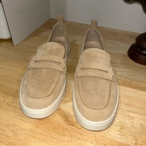 NWOB NEW Vionic Uptown Hybrid Penny Loafer Slip On Sneaker Sand Suede Womens 7.5